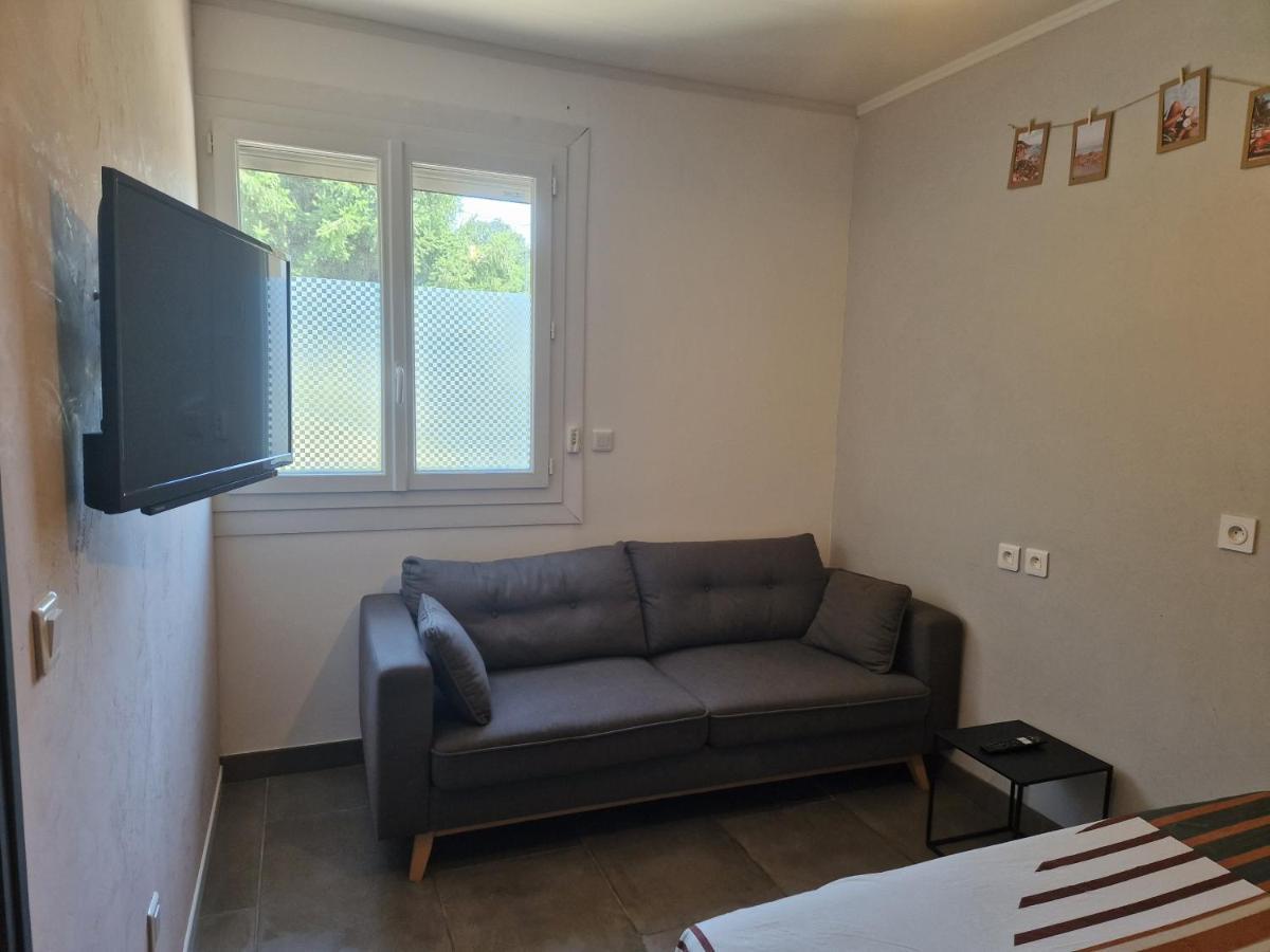 Appartement Independant Dans Maison Avec Jardinet, Au Calme Sérézin-du-Rhône المظهر الخارجي الصورة